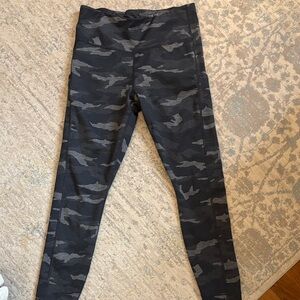 Athleta Ultimate Camo 7/8 Tight - Gray